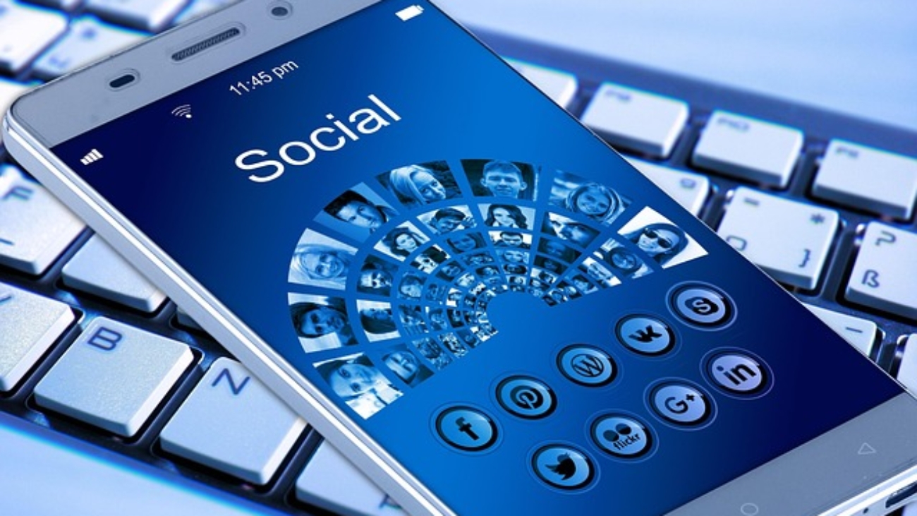 mobile phone, smartphone, keyboard, app, internet, network, social network, logo, facebook, marketing, analysis, concept, social networking, networking, social media, icon, website, multimedia, internet, facebook, marketing, marketing, social media, social media, social media, social media, social media